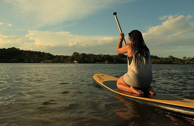 Paddle surf