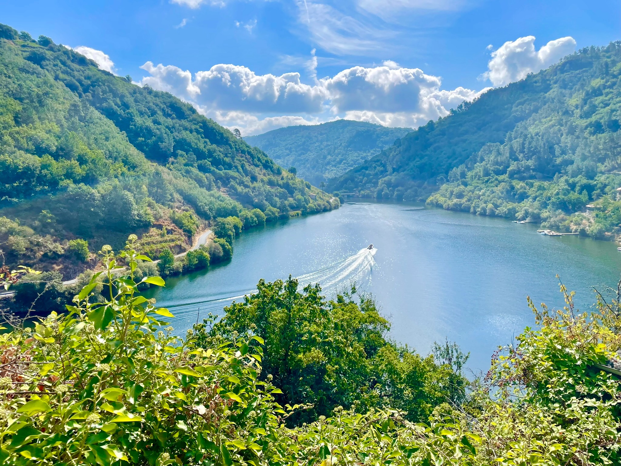 paisaje-de-agua-rio-mino-puerto-fluvial-ribeira-sacra