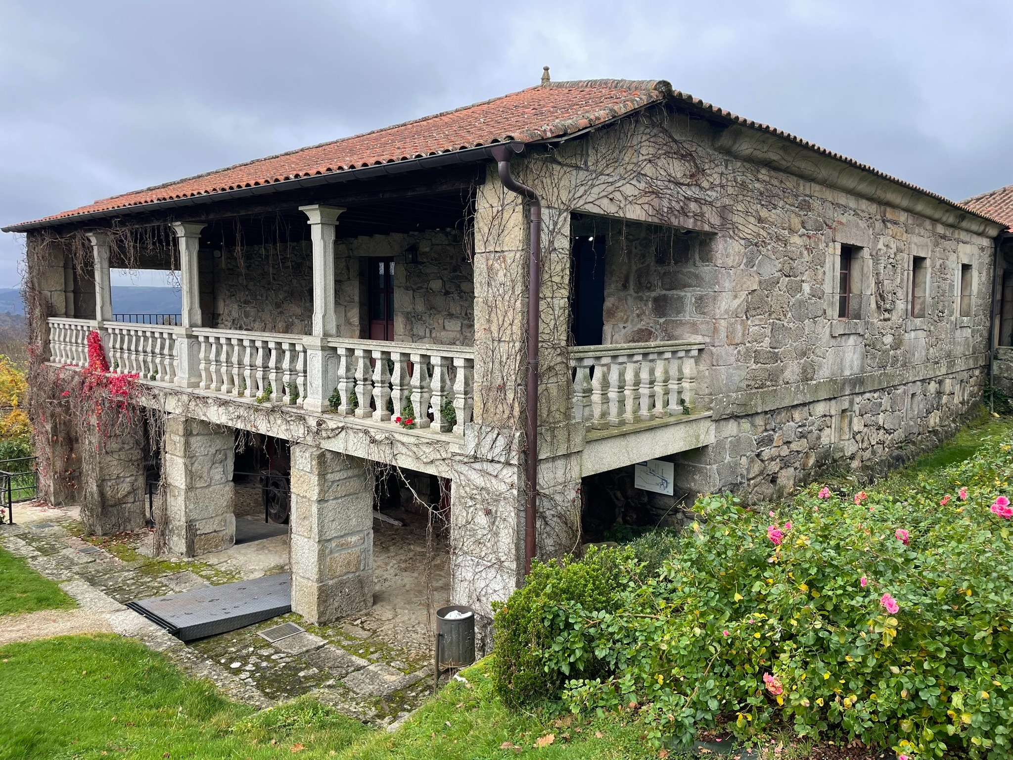 casa-mina-rula-rutas-en-coche-ribeira-sacra-pazo-de-arxeriz-exterior