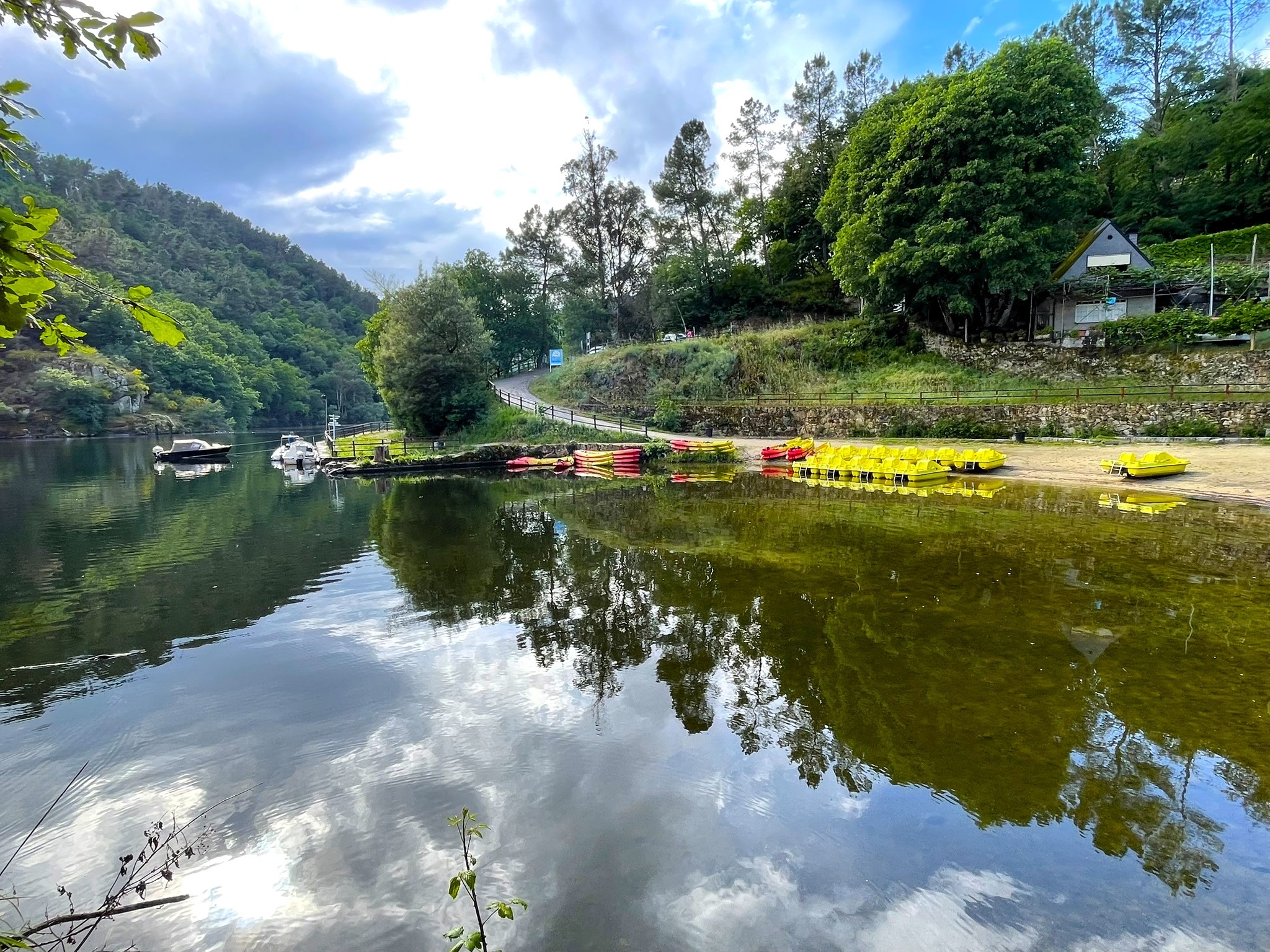 playa-da-cova-casa-mina-rula-kayaks-y-patines-rio-mino