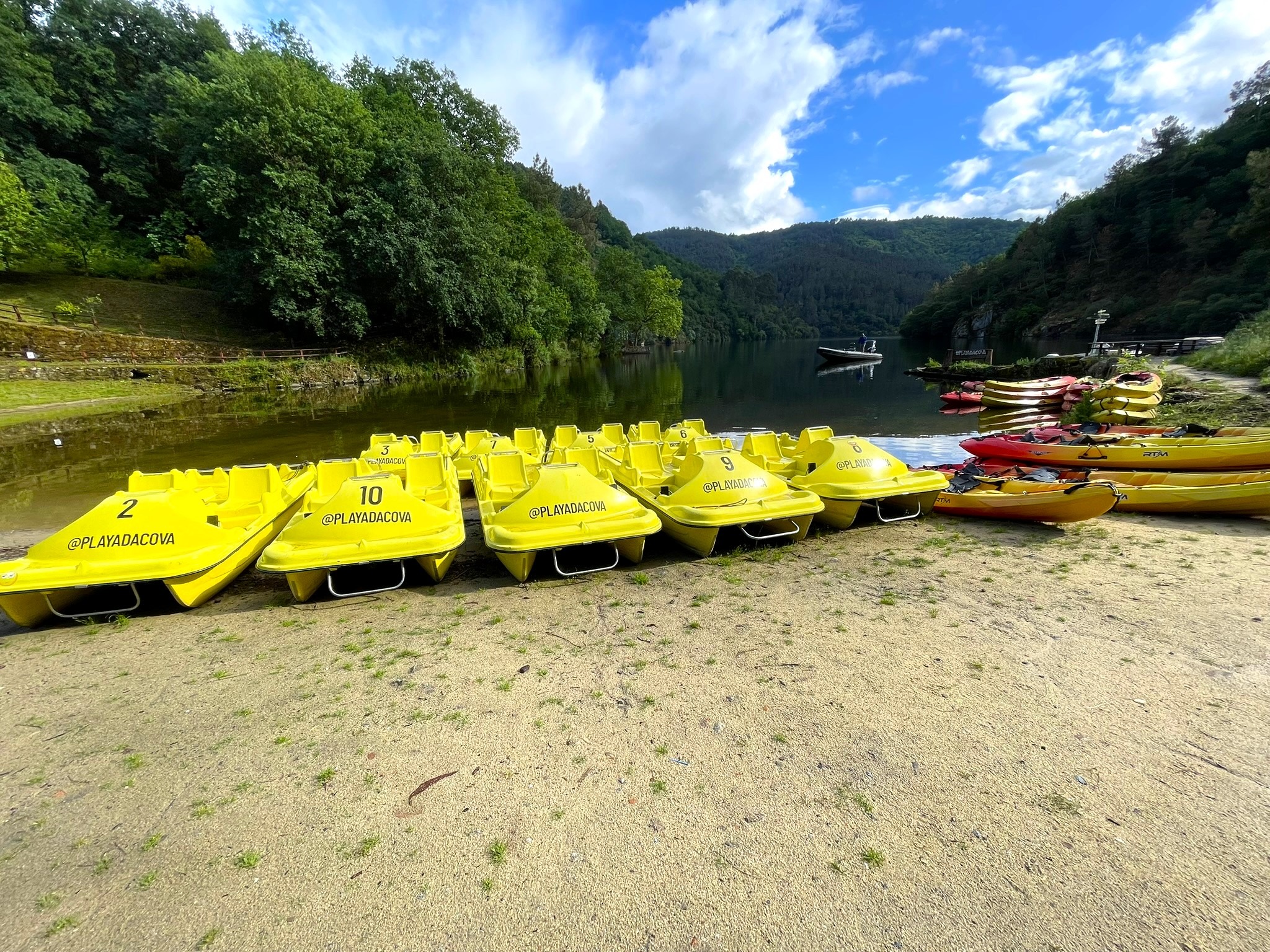 praia-da-cova-ribeira-sacra-actividades-acuaticas-familiares
