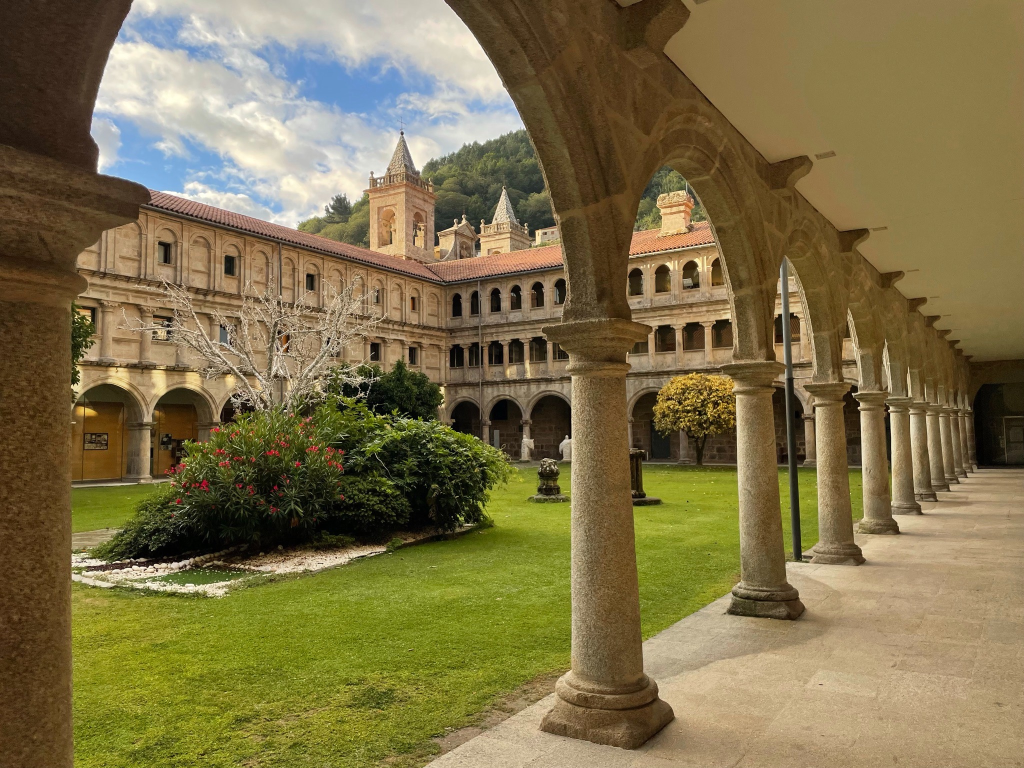 casa-mina-rula-claustro-monasterio-santo-estevo-ribas-de-sil