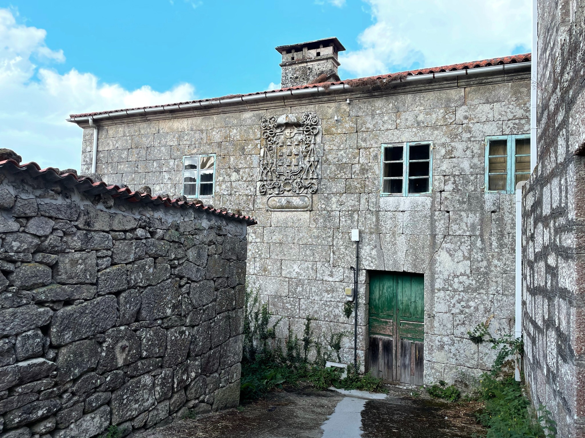 casa-mina-rula-paseo-literario-santo-estevo-de-ribas-de-sil-fachada-historica-ribeira-sacra