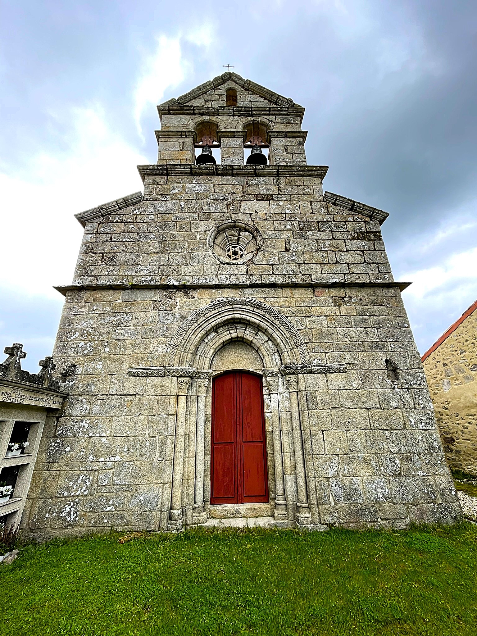 iglesia-romanica-san-vicente-de-pinol-ribeira-sacra-lugo