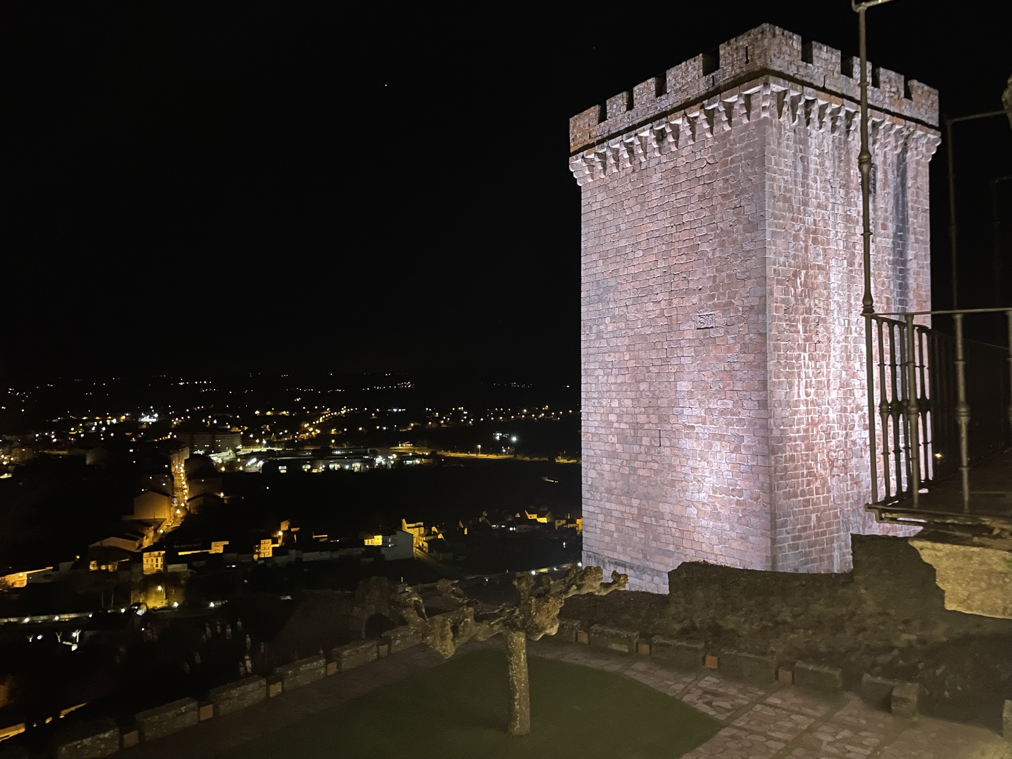 parador-monforte-lemos-noche-ribeira-sacra