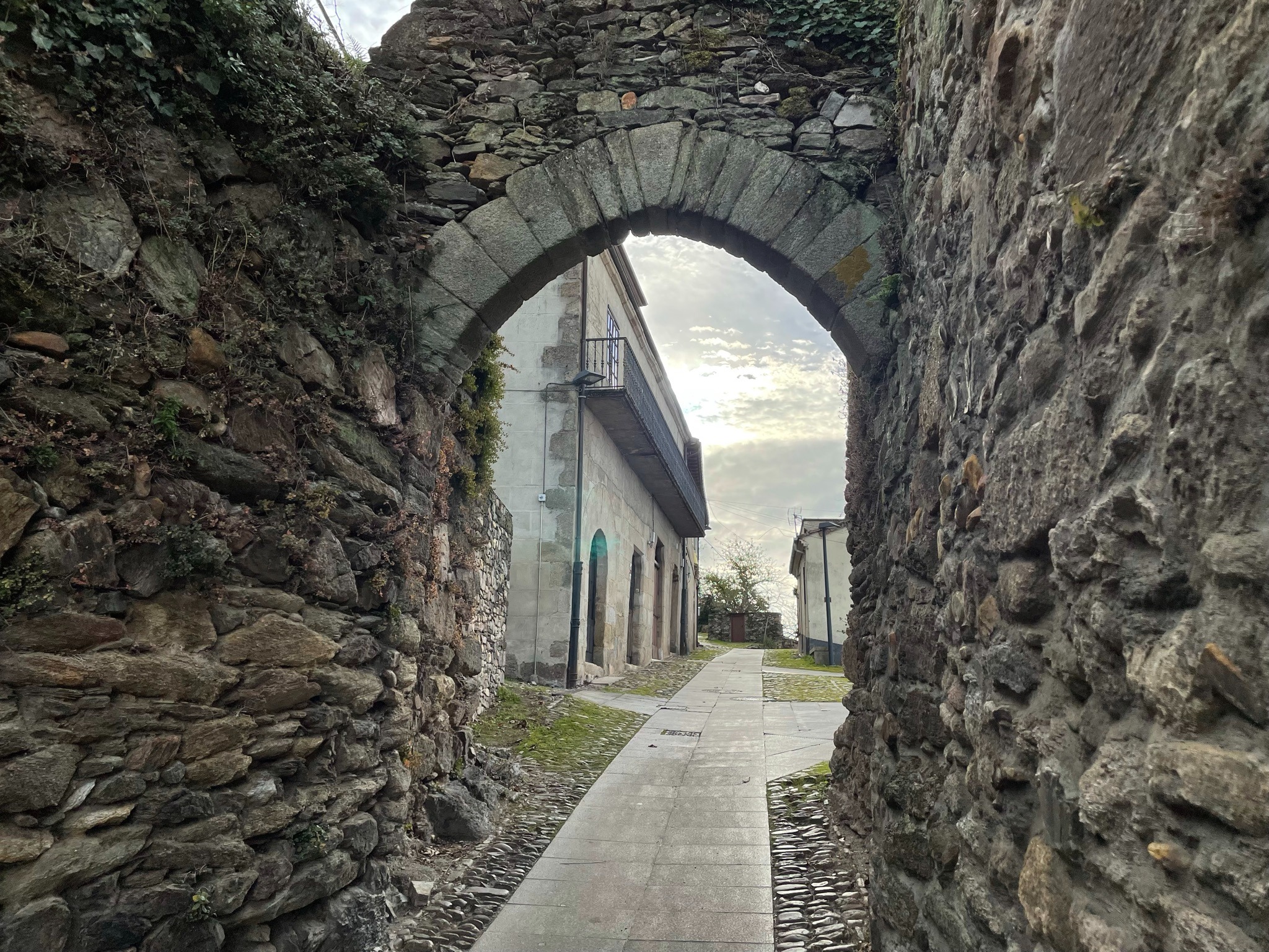 pasadizo-medieval-monforte-ribeira-sacra