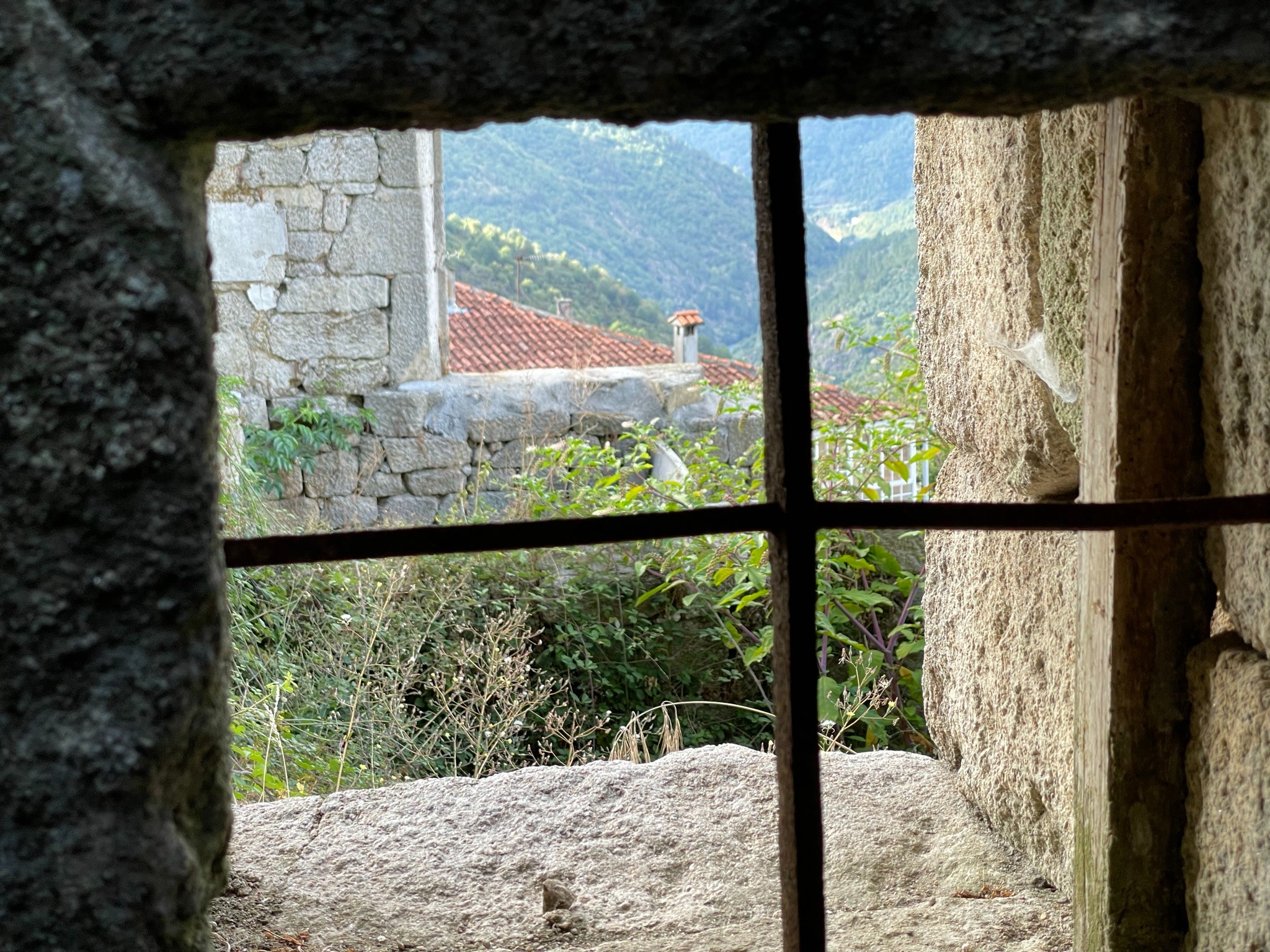 ventana-tradicional-santo-estevo-de-ribas-de-sil-paseo-literario-ribeira-sacra